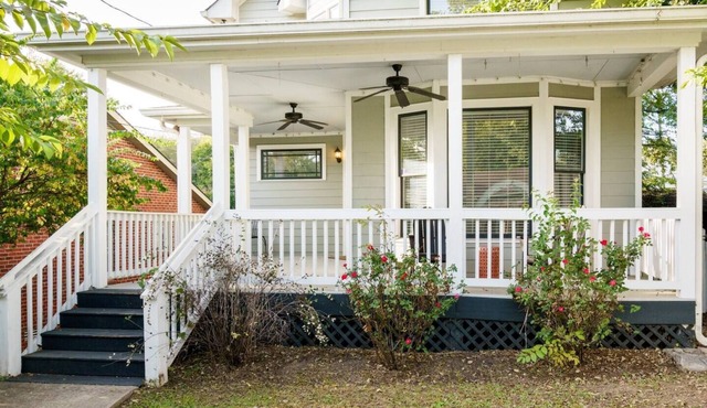 Walk to Broadway · Sleeps 12 · Hope Gardens