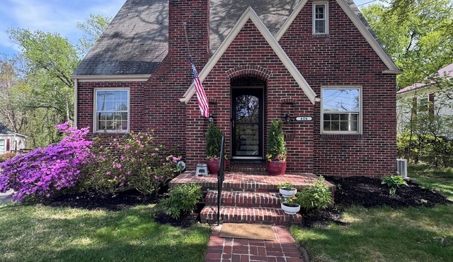 Walk to Longwood Sleeps 6 Cozy Cottage Near Hampden-Sydney