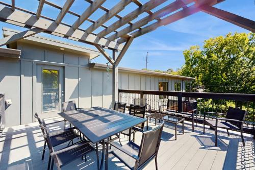 Walkable Gem! Dtwn Chattanooga Base w/Balcony