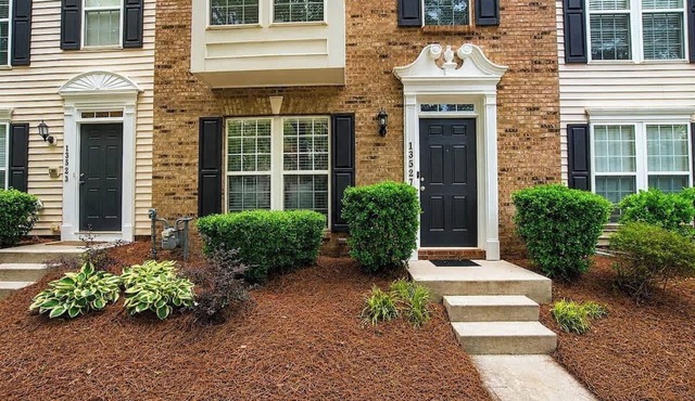 Walking Distance to night life in Huntersville