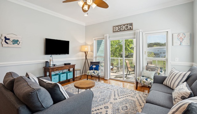 Water's Edge 103 - Bright 3BR/3BA Townhome - Pool - Fishing Dock