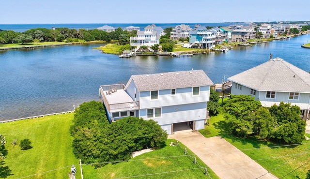Waterfront, Dog-Friendly House w/Shared Pool, Free WiFi, Private W/D, Central AC