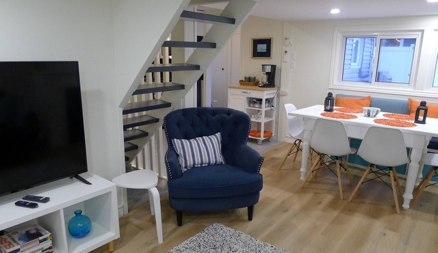 Wave House - 2 bedroom+Patio+BBQ+Wifi+short walk to DT & beach