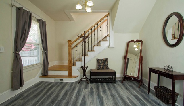 Welcome to the Blue Oasis! Come stay with us in our fully furnished 4-bedroom