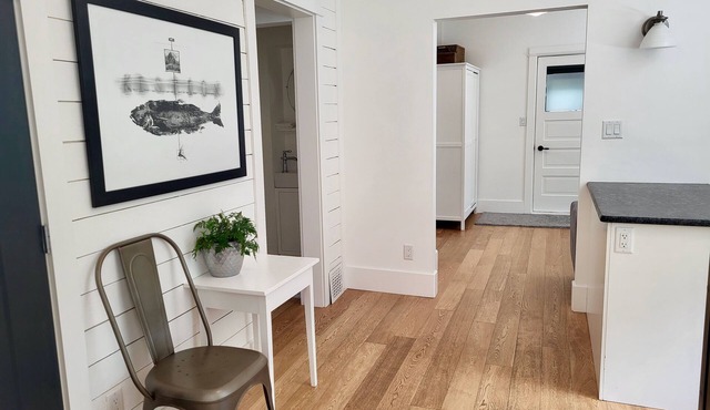 White House - Entire downtown cottage