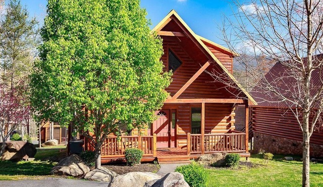White Oak Getaway, Hot Tub, Sleeps 6, Resort Community.