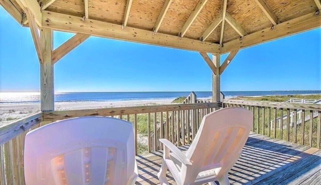 Wide Ocean Front, Private Gazebo, 6 Bedrooms, New to VRBO