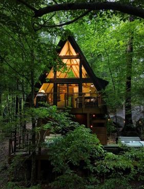 Wilewood A-Frame, Romantic Treehouse Getaway, Hot Tub