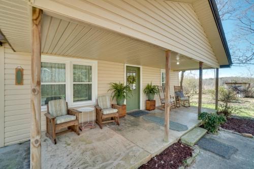 Wine Country Retreat w/Fire Pit + Sunroom!