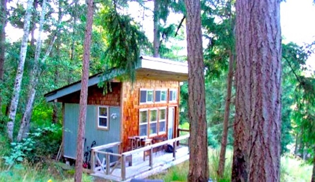 Winter Holidays! Sleeping Cabin for Romantic or Small Family Getaway