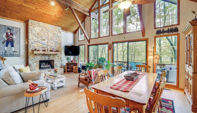 Wooded Cabin w/2 Decks on Golf Course in Newland!