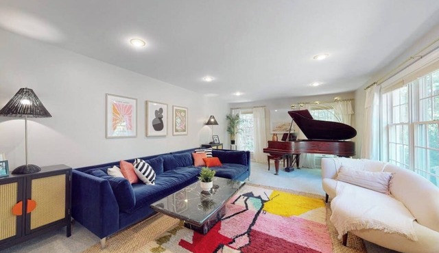 Woodland home with screened porch, 2 living rooms - near historic waterfront