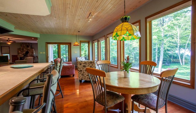 Woodland Retreat, King Bed, Private Lake Access