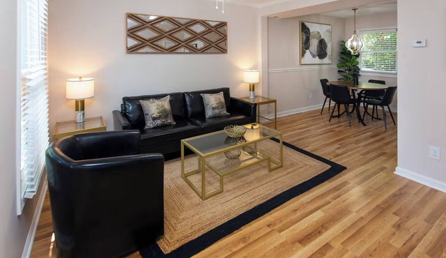 Work-Friendly 1BR Near Airport