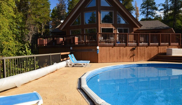 World Class executive Cottage with pool/hot tub near Grand Beach & Lake Winnipeg