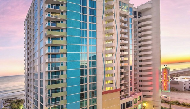 Wyndham Towers on the Grove | Studio Resort Suite
