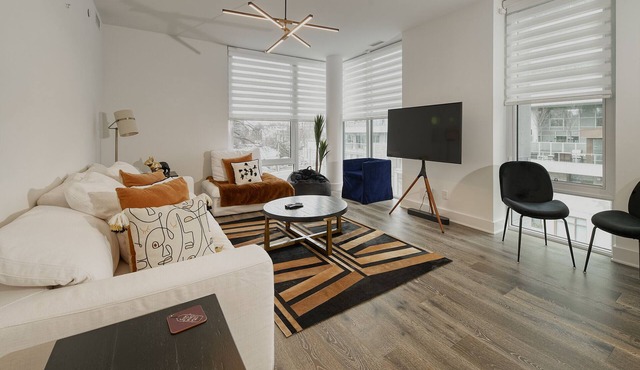 Yorkville | Sun-Filled 1317 SQFT 2Br 2Bath Boutique Condo