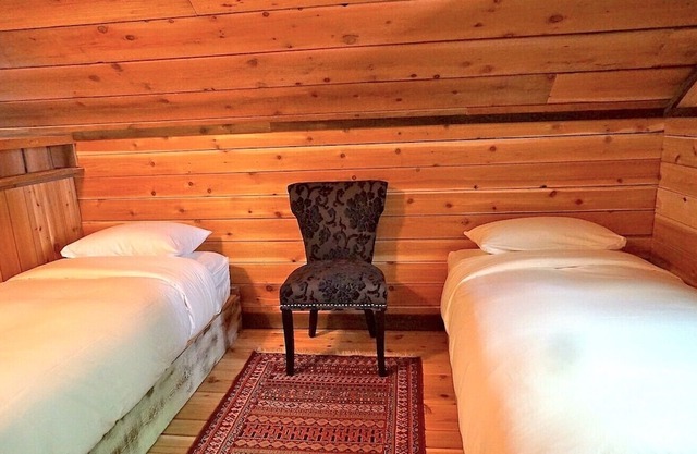 Boutique Mountain Lodge, 4 cabins, 20 km South of Nelson