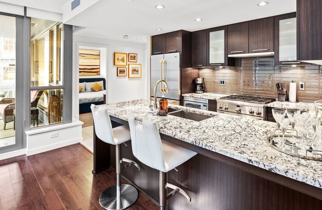 Downtown Executive Suite w/ secure parking