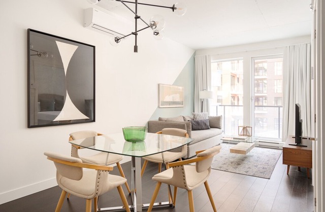 Sonder | Richmond Ave | Dreamy 1BR + Balcony
