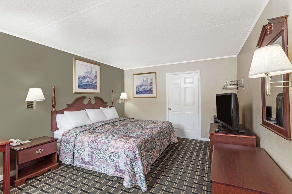 Lenoir City Hotel | Days Inn by Wyndham Lenoir City