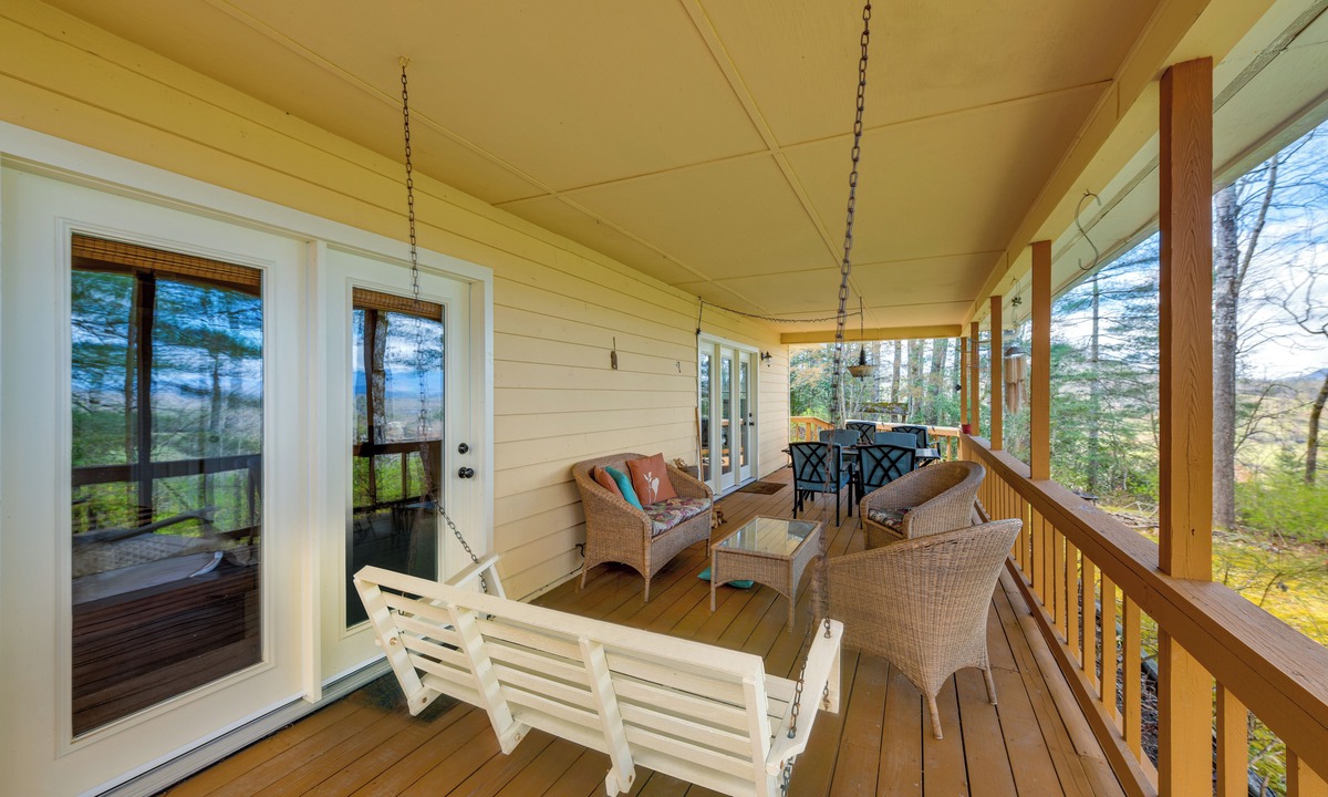 Franklin Cottage | Franklin Cabin: Deck With Smoky Mountain Views!