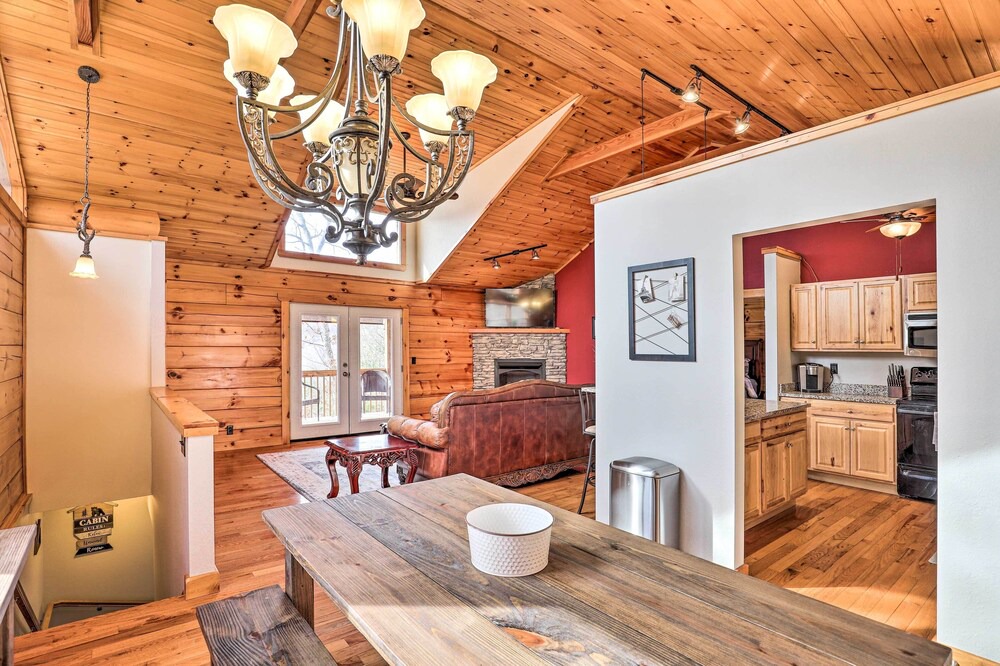 Canton Cottage | Rustic Cabin w/ Mountain Views & Private Deck!