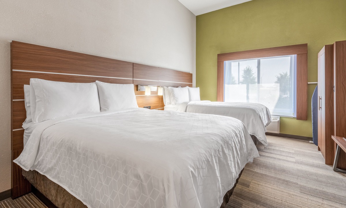 Statesville Hotel | Holiday Inn Express Hotel and Suites Statesville by IHG