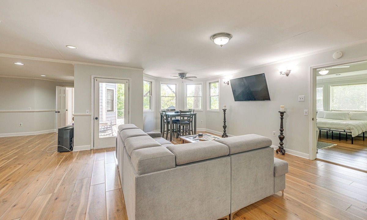 Franklin Cottage | Chateaux-style Franklin Retreat w/Sauna and More