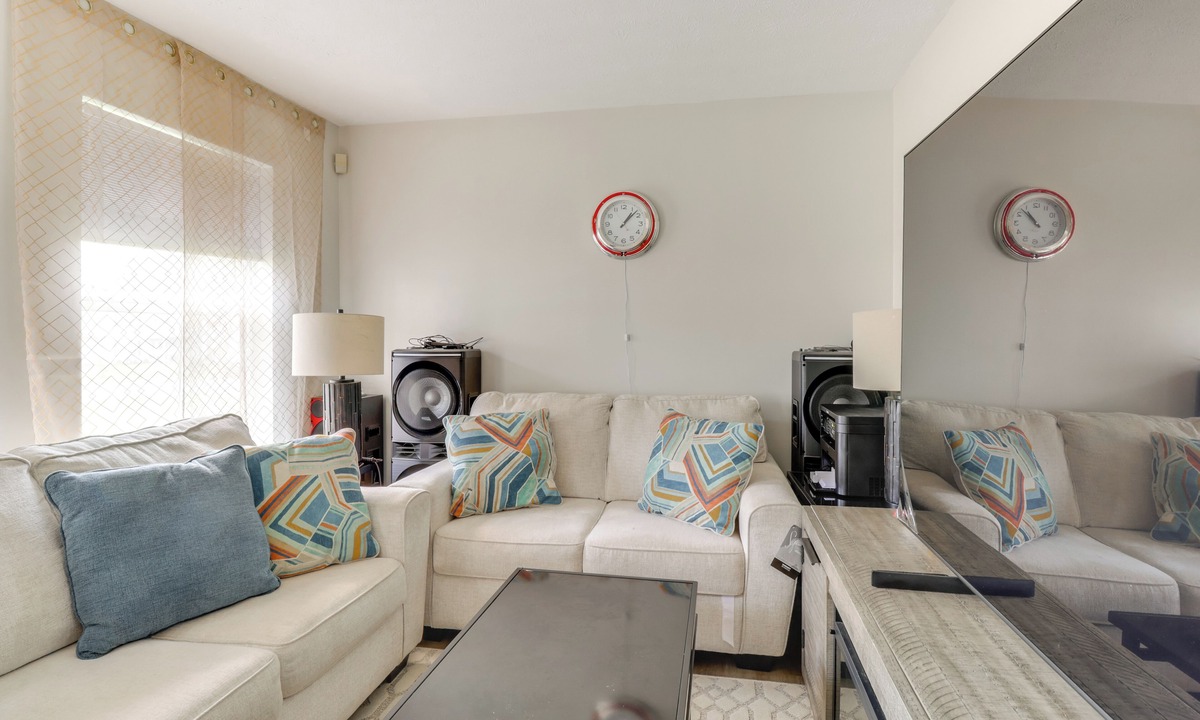 Hampton Cottage | Spacious Home < 3 Mi to Hampton Coliseum!