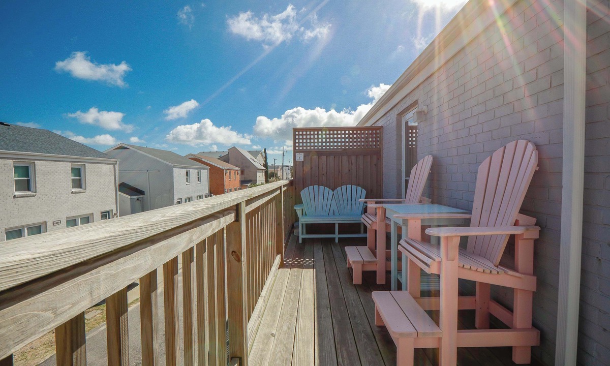 Chic's Beach Apartment | Sojourn's Sea Views with Balcony Sleeps 6
