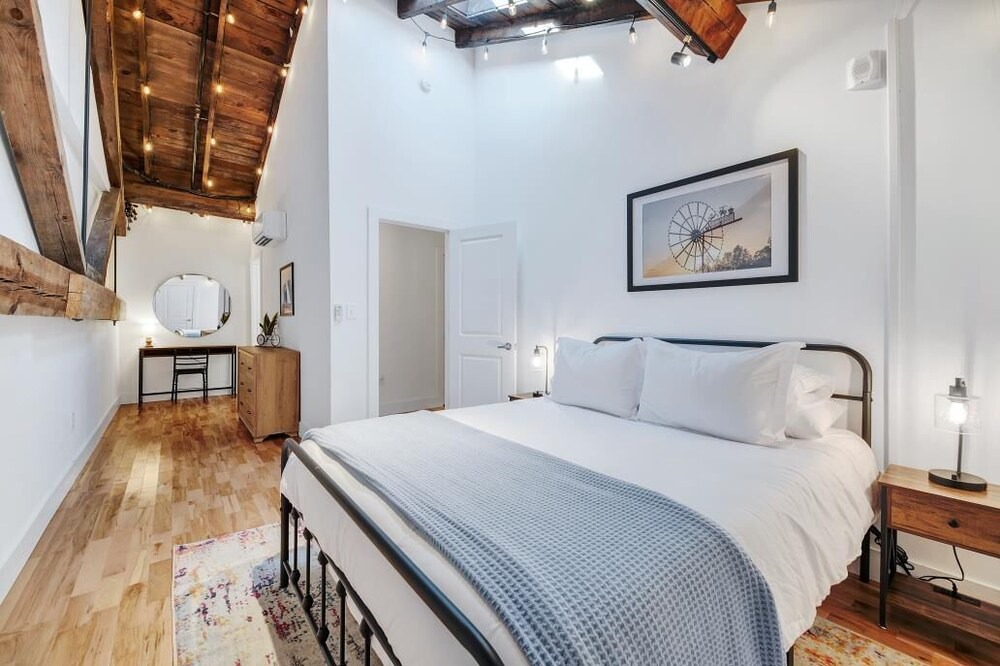 Wilson Apartment | The Whirlistay- family friendly, downtown Wilson, next to the whirligigs!