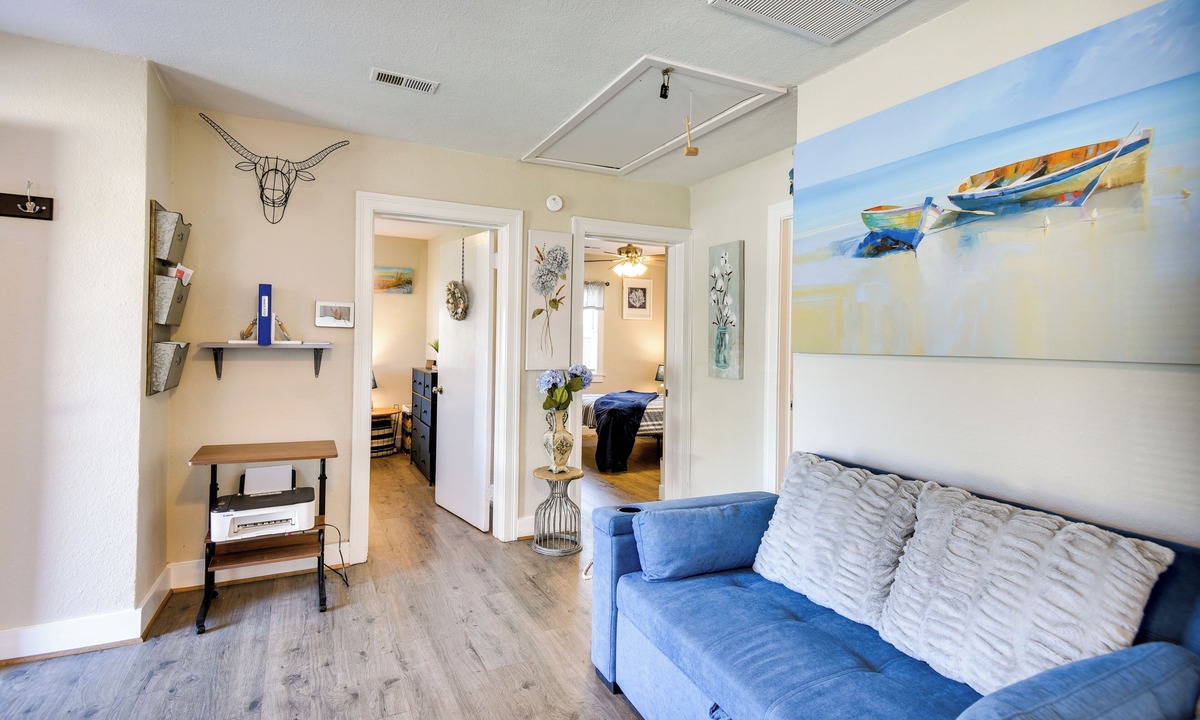 Buckroe Beach Cottage | Hampton Home w/Grill < 1 Mi to Beach!