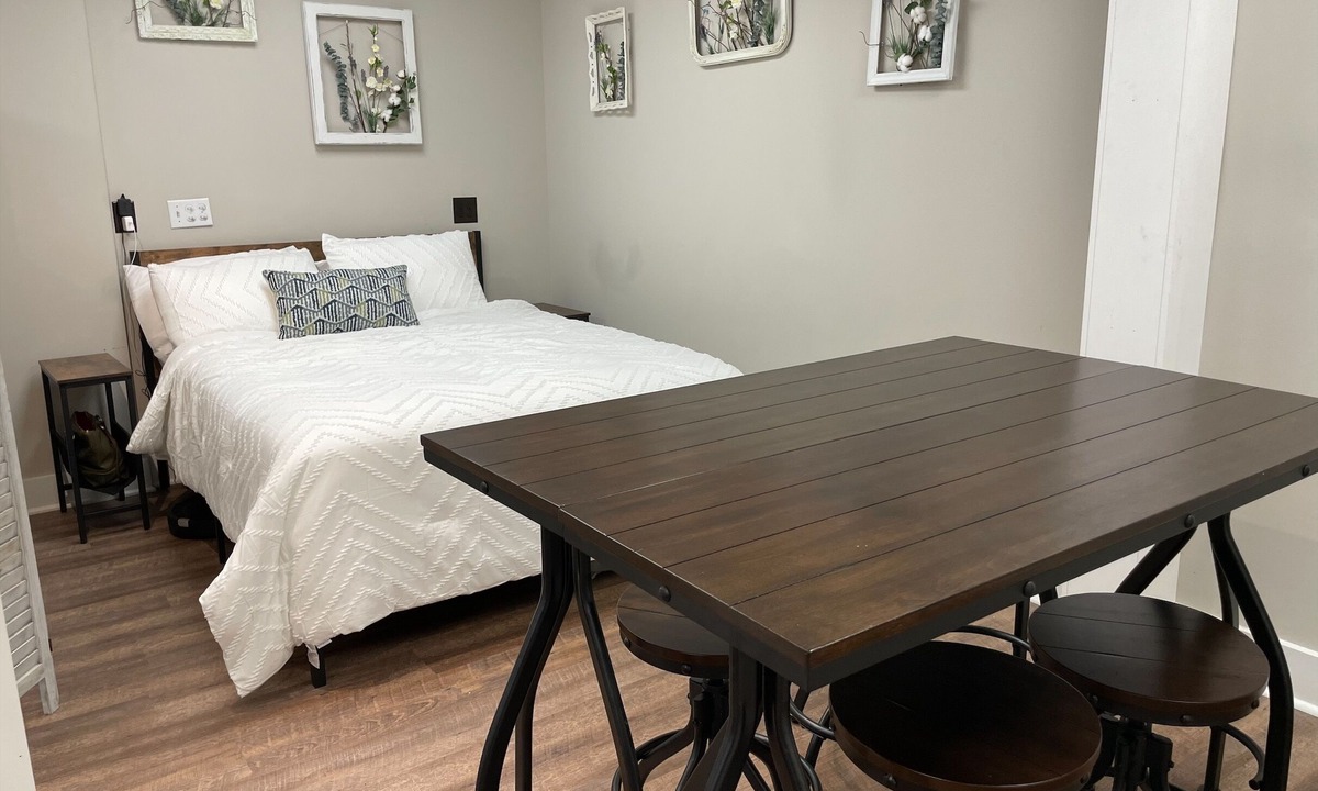 Smithville Condo | Charming 1918 Historic Condo