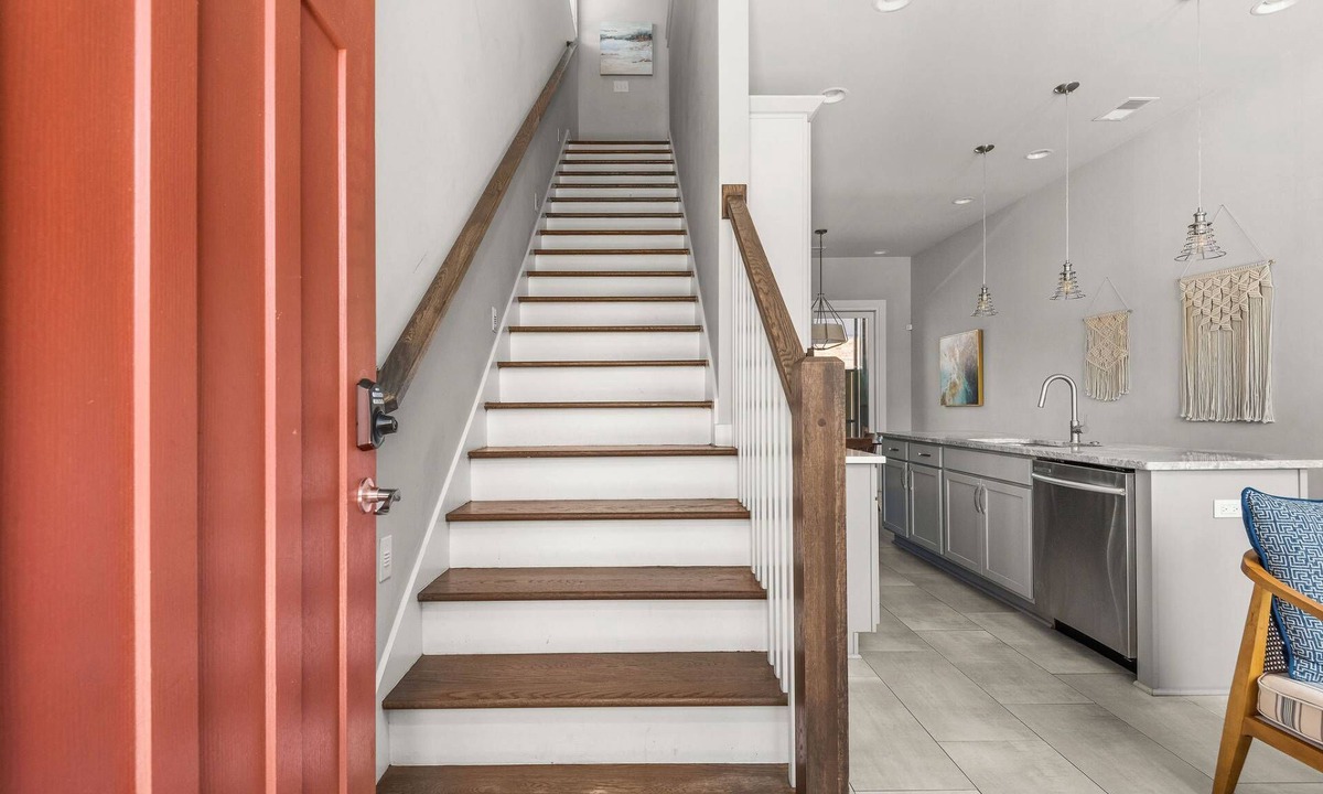 Hadley - Washington Condo | CH7 ~ Clean Townhouse Near Downtown ~ 2 Miles to Broadway ~ Ensuite Bathrooms ~ Free Parking