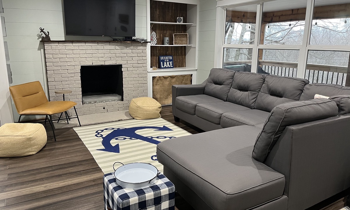 Jamestown Cottage | Lake Daze, Blue Cottage <1mile to Jamestown Marina with space to trailer boat.
