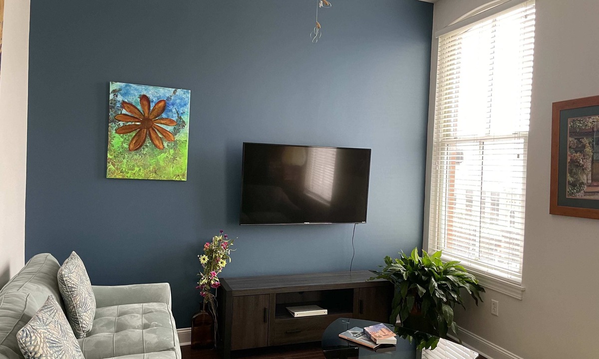 Downtown Knoxville Apartment | "Garden" 2Br, 2Ba, overlooking the Square in Downtown Knoxville