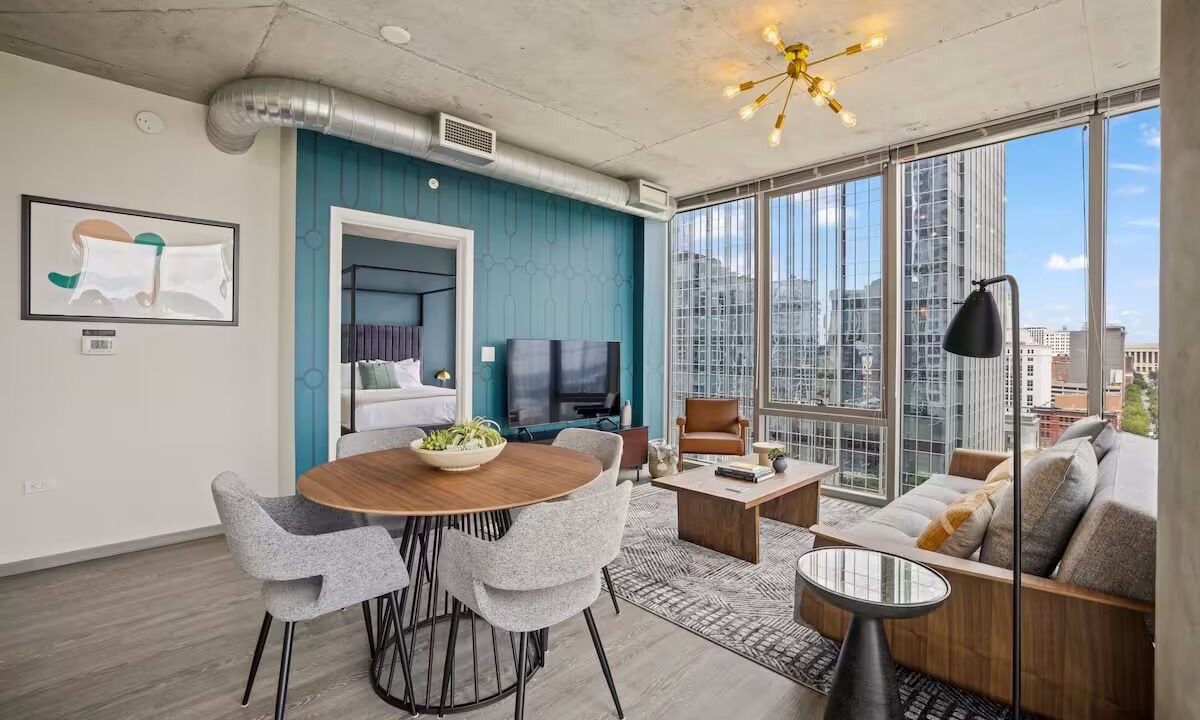 Sobro Apartment | SoBro Getaway w/Enjoy Stunning Skyline Views | Walk to Broadway& Music Hall|