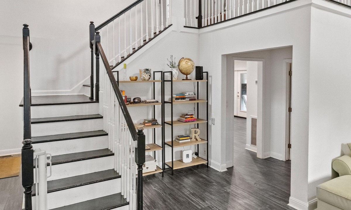 Mount Pleasant House | Six Mile Abode-5 Miles to Beach-Huge Yard