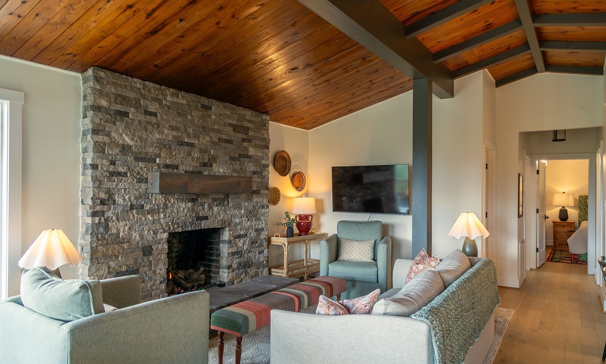 Blowing Rock House | Roll With It - Blowing Rock home with stunning views!
