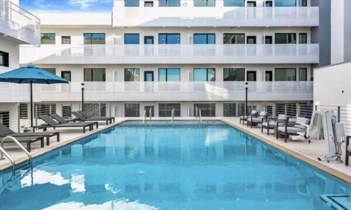 Edgehill Apartment | Welcome to your Nashville getaway! This modern 1-bedroom, 1-bath condo is located in the heart of Downtown, just steps from Broadway’s live music, incredible dining, and local attractions. Perfect for couples, solo travelers, or business guests.