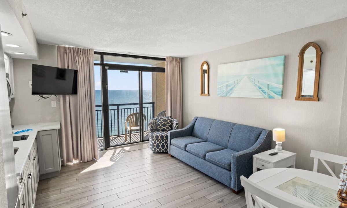 Windy Hill Condo | Oceanfront Balcony Condo with Pool and Hot Tub