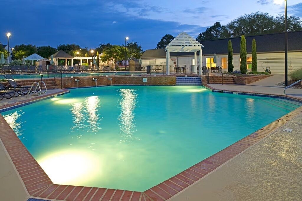 Berkeley Condo | 2 BDRM HISTORIC POWHATAN NEAR BUSCH GARDENS INDOOR OUTDOOR POOLS HOT TUB SPA