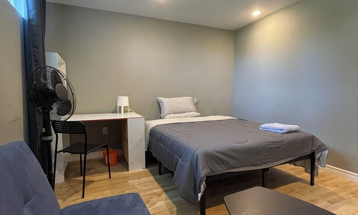 Sudbury House | Basement Queen Bedroom-E（Private Room，Shared Bathroom）