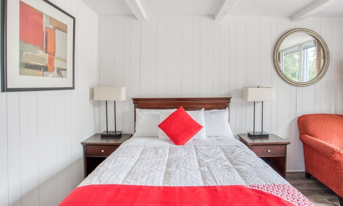 Kernersville Apartment | Kernersville NC|Queen Bed