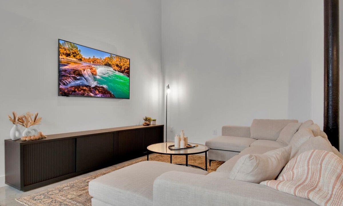 Judson Apartment | Huge, Open Loft | Arts District | 5 mins to DT GVL