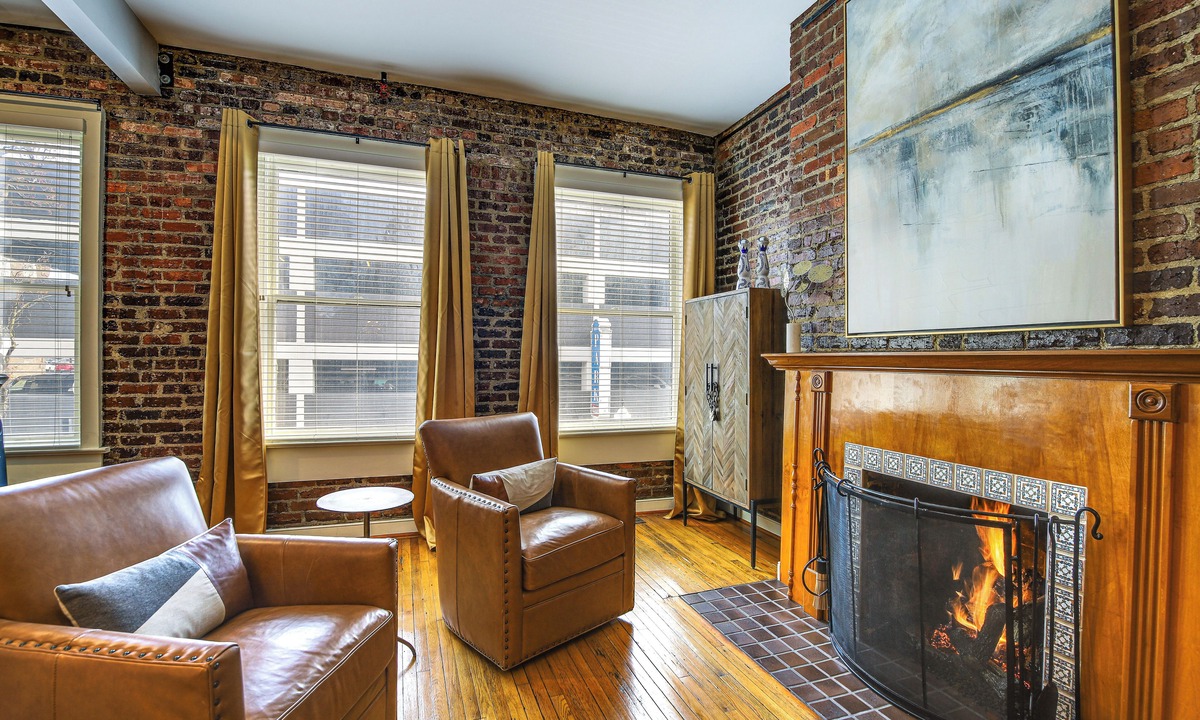 Downtown Knoxville Condo | Stylish Dtwn Knoxville Condo w/Rooftop Deck!