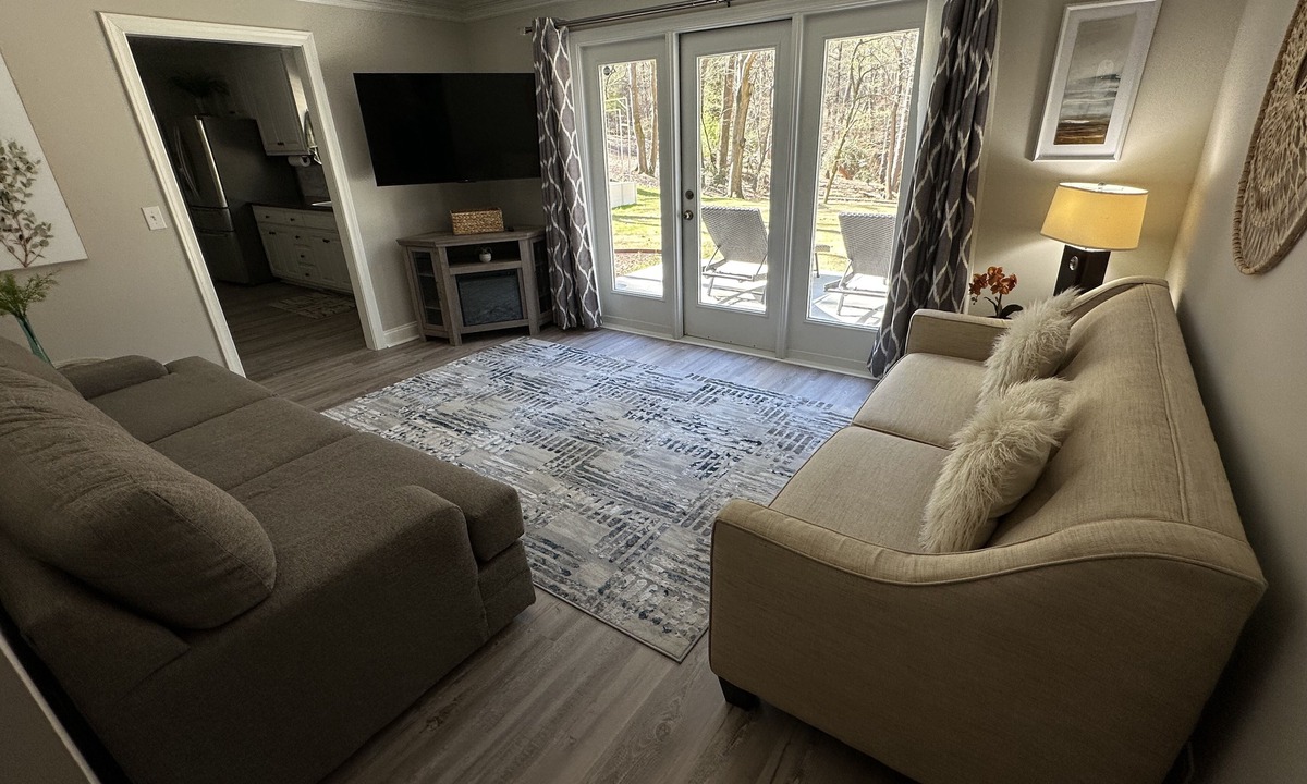Sandy Springs House | Beautiful 2BR 1BA - Atlanta's Best Location & Amenities