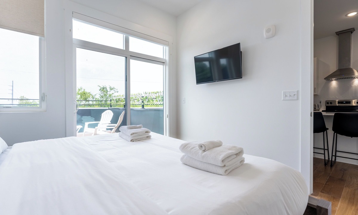Inglewood Condo | Penthouse Near Grand Ole Opry w/Private Rooftop + Karaoke Stage + 3BR/3BA