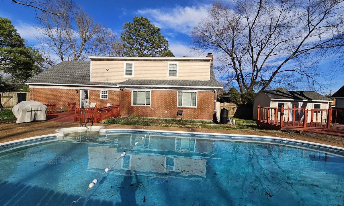Southwind House | 5-BR Home with POOL Near Collierville - Primary Master Bedroom Downstairs.